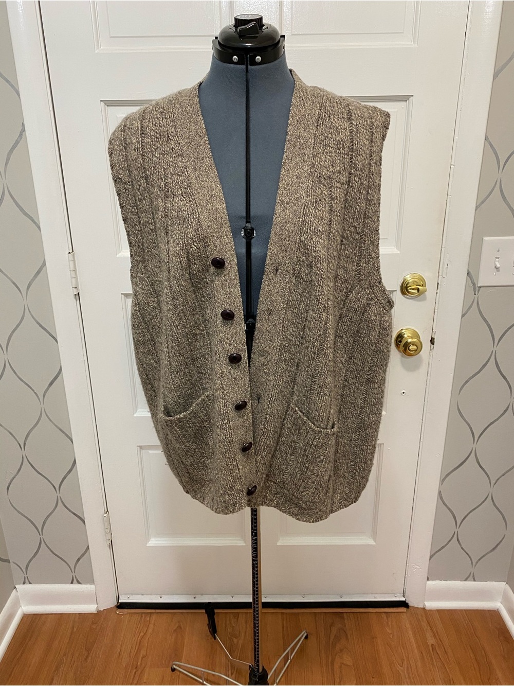 Vintage GAP 100% Shetland Wool Sweater Vest Brown Cable Knit Button Front L 167